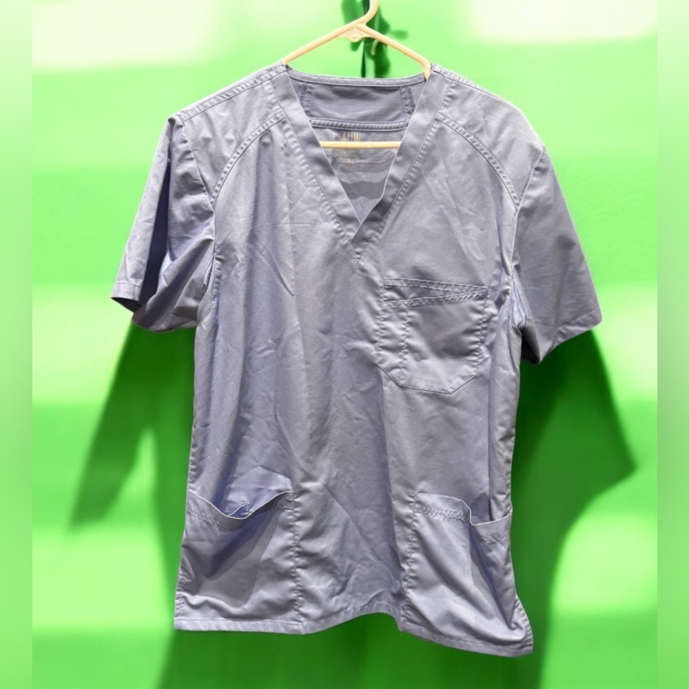 AUW Light blue scrub top V-Neck with pockets SMALL